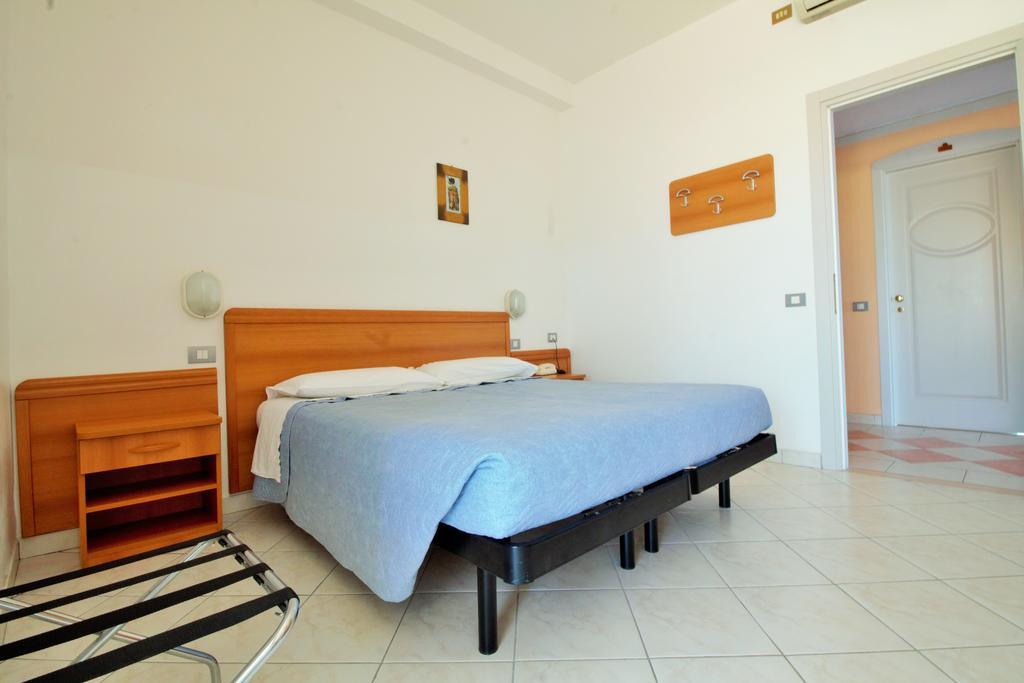 Hotel Casadei Fano Phòng bức ảnh